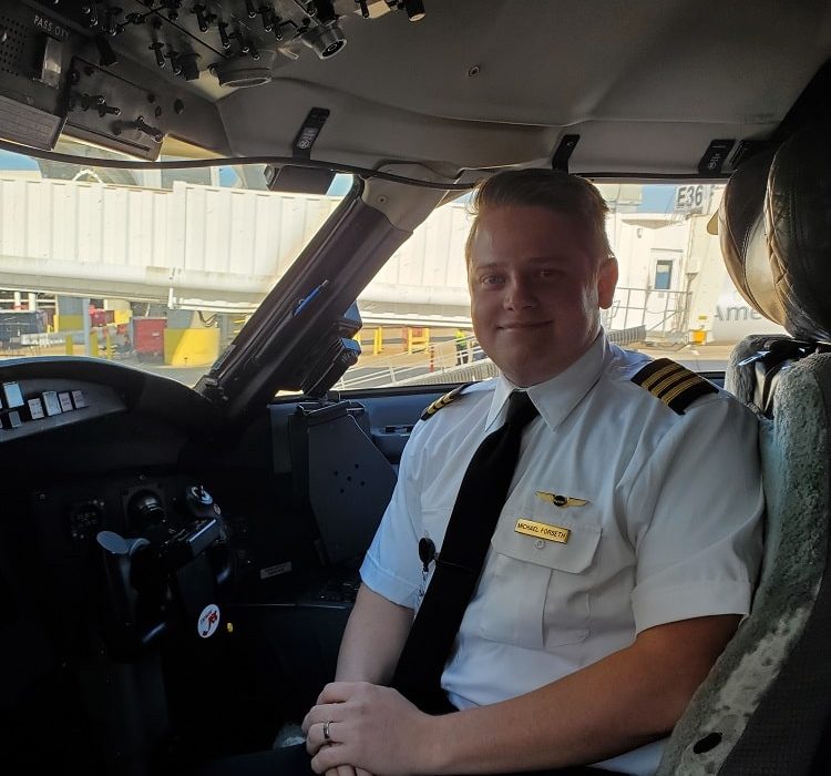Michael in CRJ - Steps to Become an Airline Pilot
